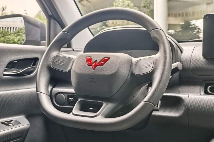 Used Wuling Hongguang New Energy 2024 All-Electric Model 300KM Practical Version Interior 6