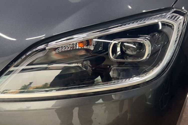 Used Wuling Hongguang New Energy 2024 All-Electric Model 300KM Standard Version Left Front Headlight