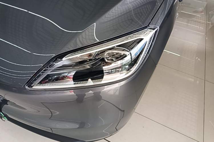 Used Wuling Hongguang New Energy 2024 All-Electric Model 300KM Practical Version Left Front Headlight