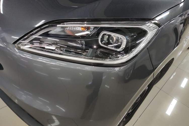 Used Wuling Hongguang New Energy 2024 All-Electric Model 300KM Standard Version Left Front Headlight