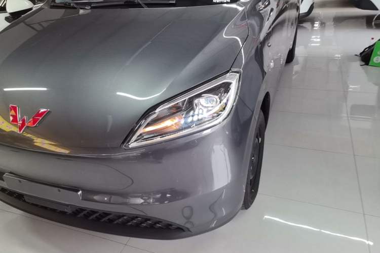 Used Wuling Hongguang New Energy 2024 All-Electric Model 300KM Standard Version Left Front Headlight