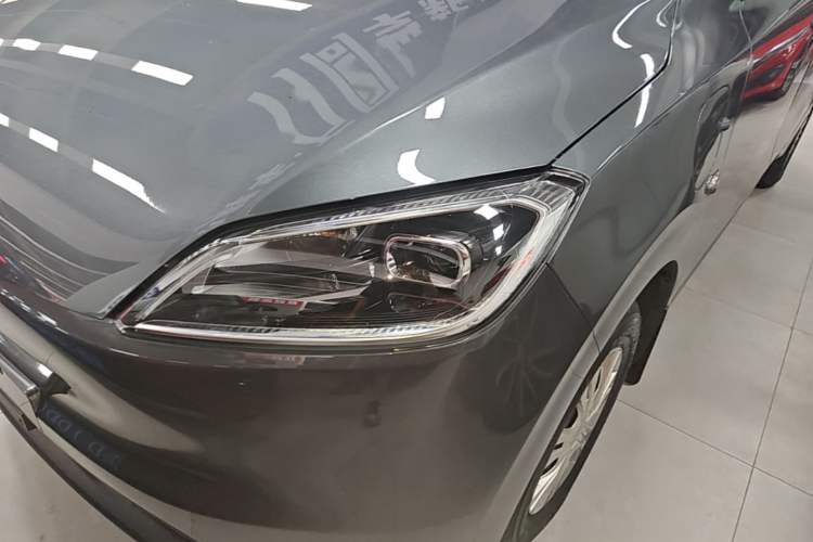 Used Wuling Hongguang New Energy 2024 All-Electric Model 300KM Standard Version Left Front Headlight