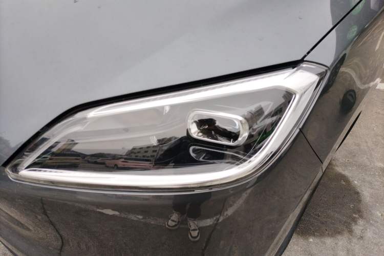 Used Wuling Hongguang New Energy 2024 All-Electric Model 300KM Standard Version Left Front Headlight
