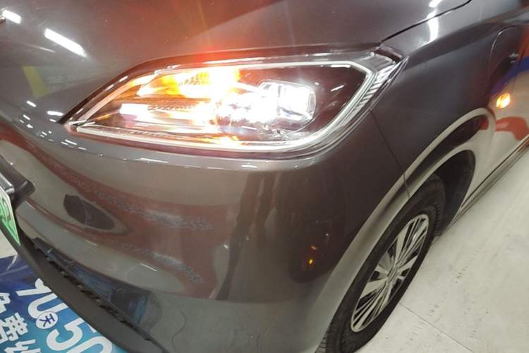 Used Wuling Hongguang New Energy 2024 All-Electric Model 300KM Standard Version Left Front Headlight