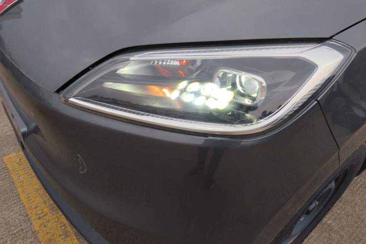 Used Wuling Hongguang New Energy 2024 All-Electric Model 300KM Standard Version Left Front Headlight