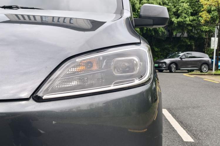 Used Wuling Hongguang New Energy 2024 All-Electric Model 300KM Practical Version Left Front Headlight