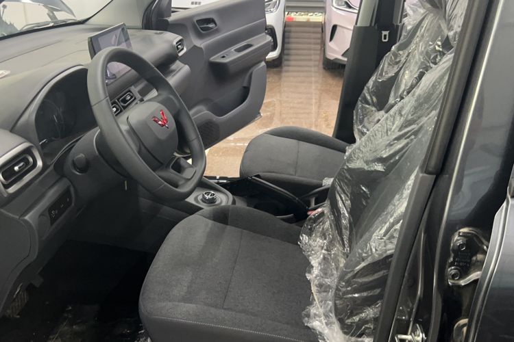 Used Wuling Hongguang New Energy 2024 All-Electric Model 300KM Standard Version Left Front Seat