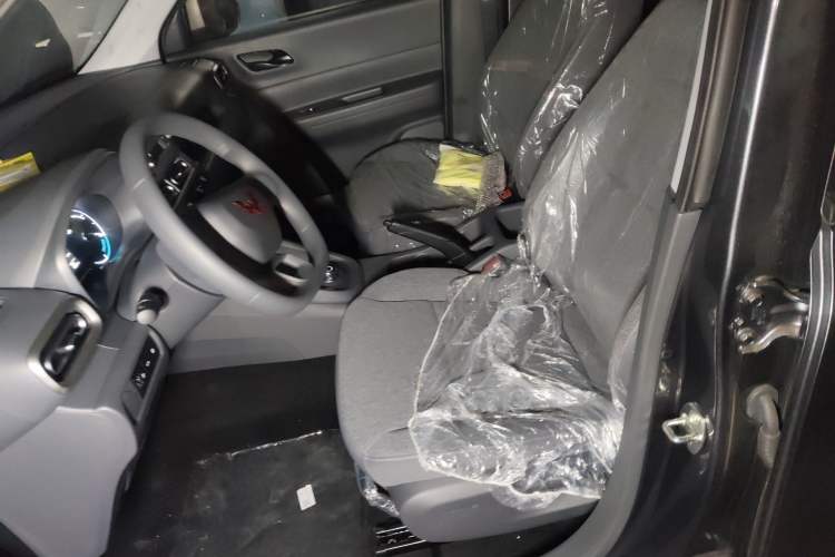 Used Wuling Hongguang New Energy 2024 All-Electric Model 300KM Practical Version Left Front Seat