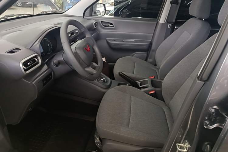 Used Wuling Hongguang New Energy 2024 All-Electric Model 300KM Practical Version Left Front Seat