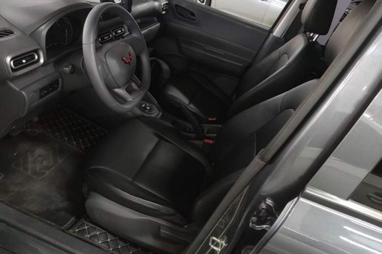 Used Wuling Hongguang New Energy 2024 All-Electric Model 300KM Standard Version Left Front Seat