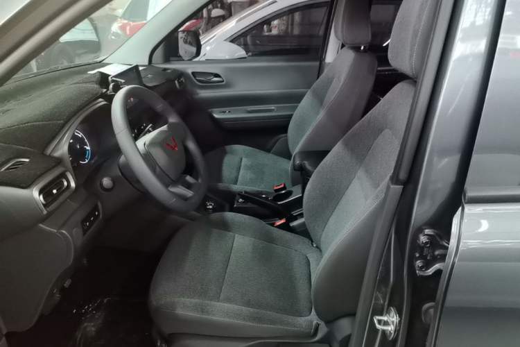 Used Wuling Hongguang New Energy 2024 All-Electric Model 300KM Standard Version Left Front Seat
