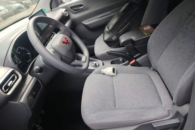 Used Wuling Hongguang New Energy 2024 All-Electric Model 300KM Standard Version Left Front Seat