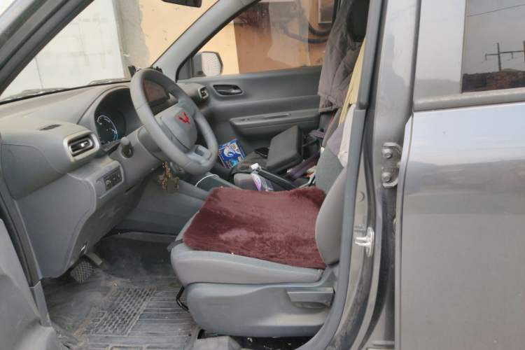 Used Wuling Hongguang New Energy 2024 All-Electric Model 300KM Standard Version Left Front Seat