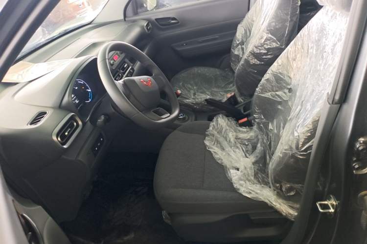 Used Wuling Hongguang New Energy 2024 All-Electric Model 300KM Practical Version Left Front Seat