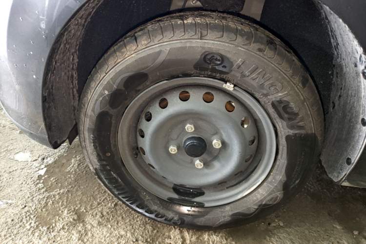 Used Wuling Hongguang New Energy 2024 All-Electric Model 300KM Practical Version Left Front Wheel Hub