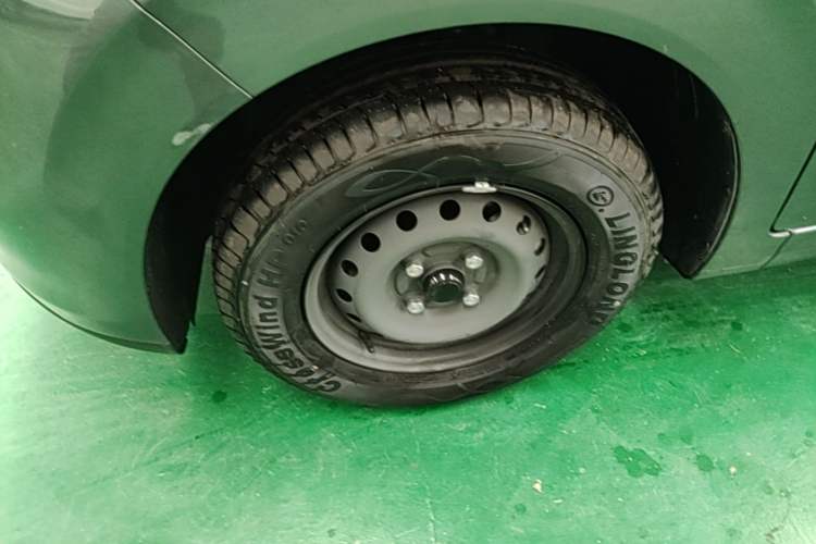 Used Wuling Hongguang New Energy 2024 All-Electric Model 300KM Practical Version Left Front Wheel Hub