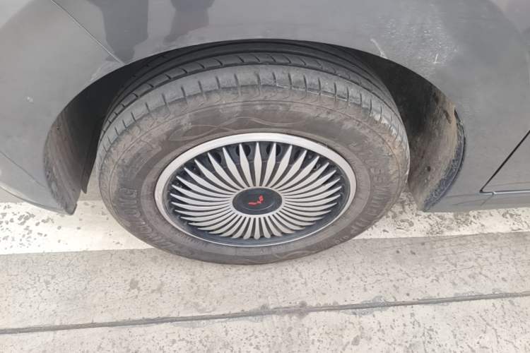 Used Wuling Hongguang New Energy 2024 All-Electric Model 300KM Standard Version Left Front Wheel Hub