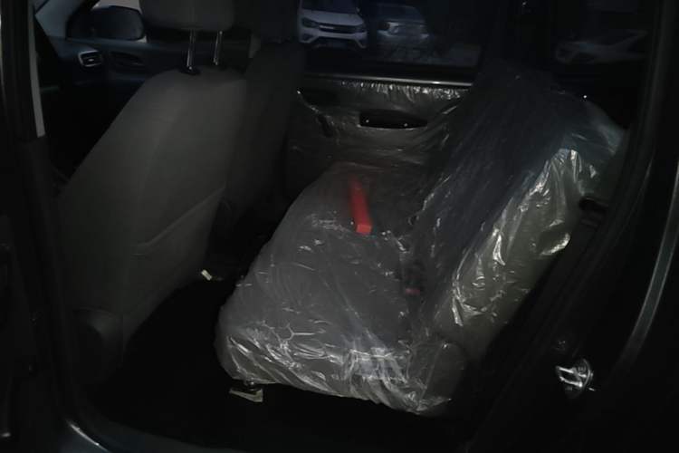 Used Wuling Hongguang New Energy 2024 All-Electric Model 300KM Standard Version Left Rear Seat