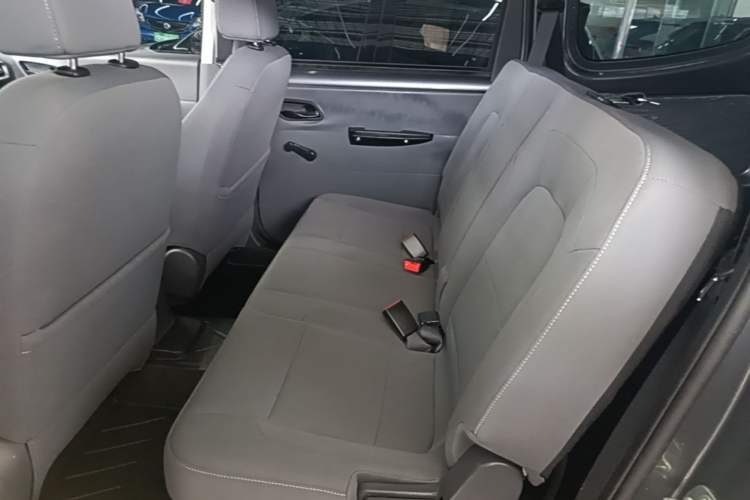 Used Wuling Hongguang New Energy 2024 All-Electric Model 300KM Practical Version Left Rear Seat