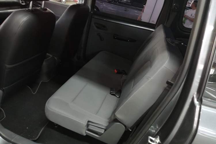 Used Wuling Hongguang New Energy 2024 All-Electric Model 300KM Standard Version Left Rear Seat