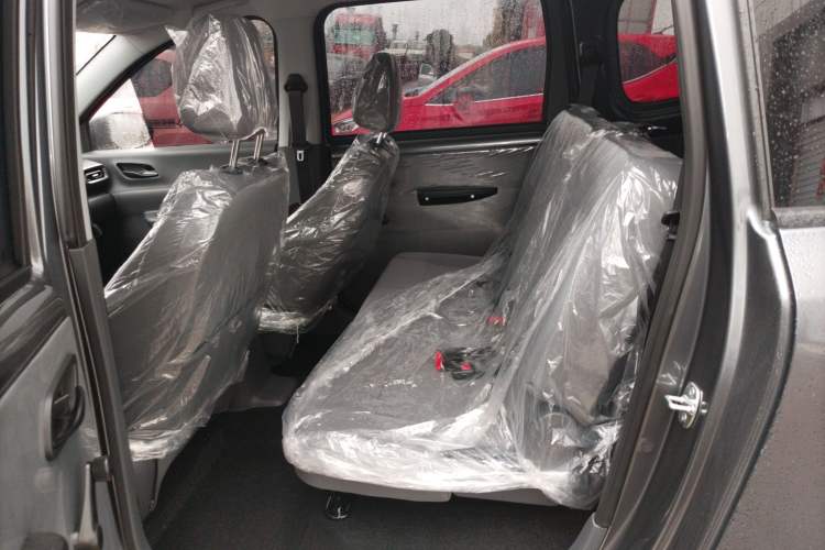 Used Wuling Hongguang New Energy 2024 All-Electric Model 300KM Practical Version Left Rear Seat