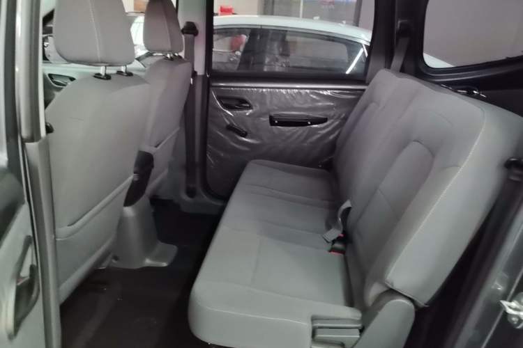 Used Wuling Hongguang New Energy 2024 All-Electric Model 300KM Standard Version Left Rear Seat