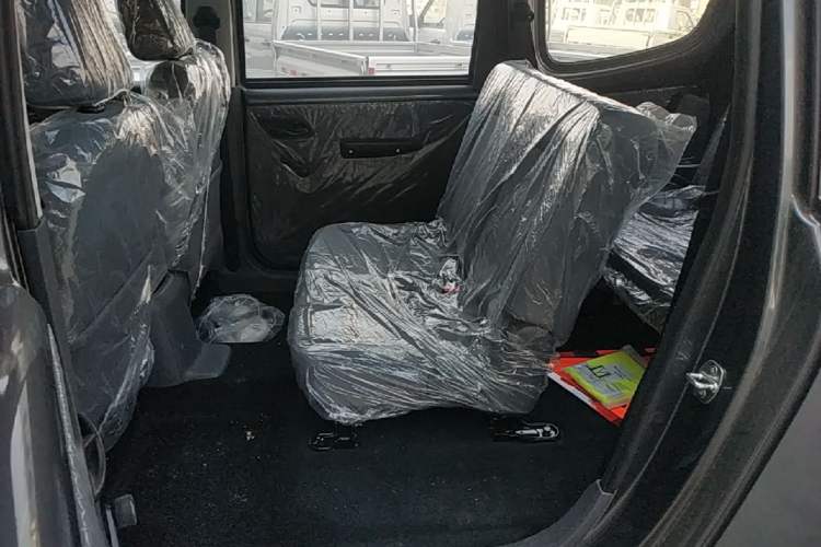 Used Wuling Hongguang New Energy 2024 All-Electric Model 300KM Standard Version Left Rear Seat