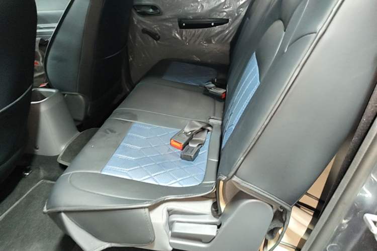 Used Wuling Hongguang New Energy 2024 All-Electric Model 300KM Standard Version Left Rear Seat