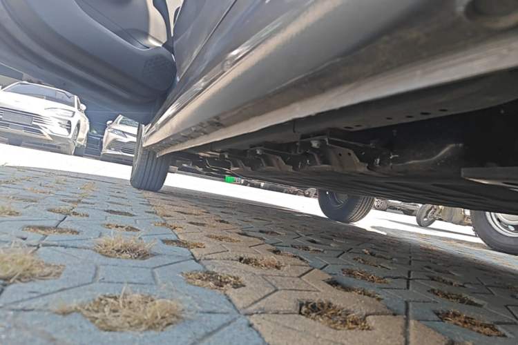 Used Wuling Hongguang New Energy 2024 All-Electric Model 300KM Standard Version Left Side Sill