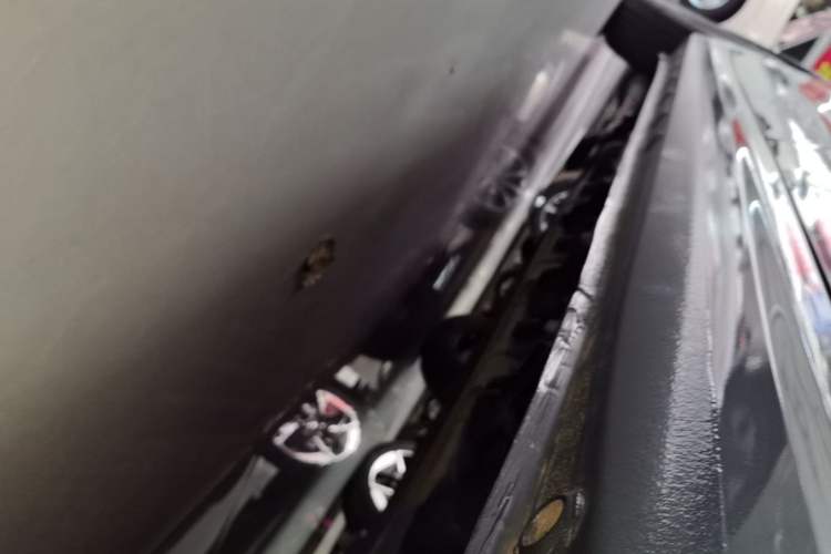 Used Wuling Hongguang New Energy 2024 All-Electric Model 300KM Standard Version Left Side Sill