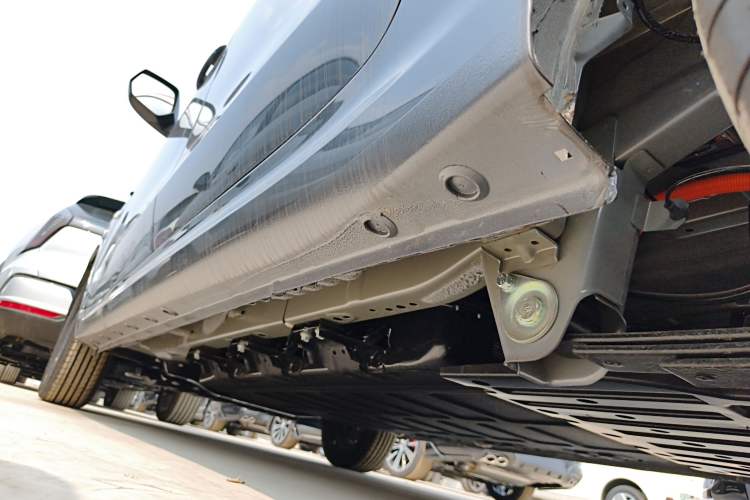 Used Wuling Hongguang New Energy 2024 All-Electric Model 300KM Standard Version Left Side Sill