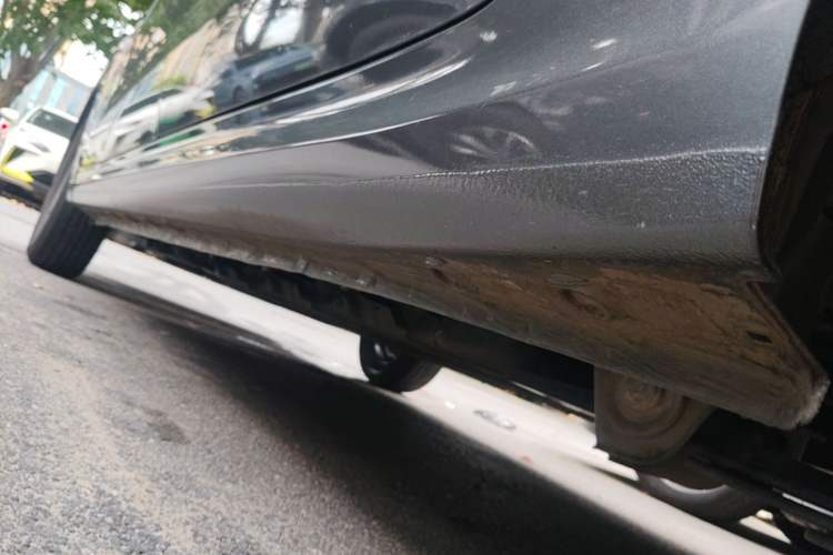Used Wuling Hongguang New Energy 2024 All-Electric Model 300KM Standard Version Left Side Sill