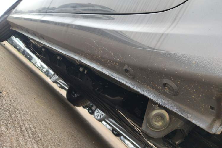 Used Wuling Hongguang New Energy 2024 All-Electric Model 300KM Standard Version Left Side Sill
