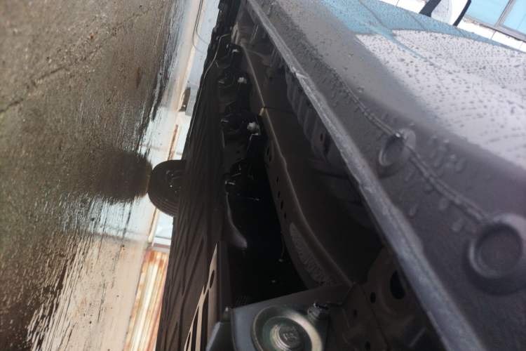 Used Wuling Hongguang New Energy 2024 All-Electric Model 300KM Practical Version Left Side Sill