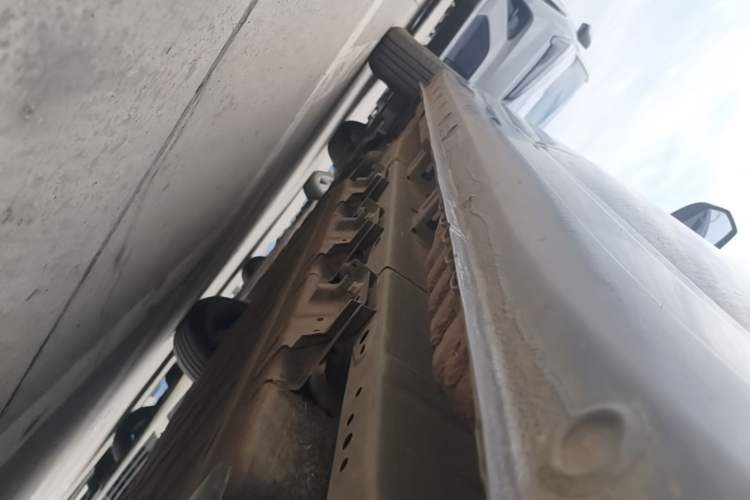 Used Wuling Hongguang New Energy 2024 All-Electric Model 300KM Standard Version Left Side Sill