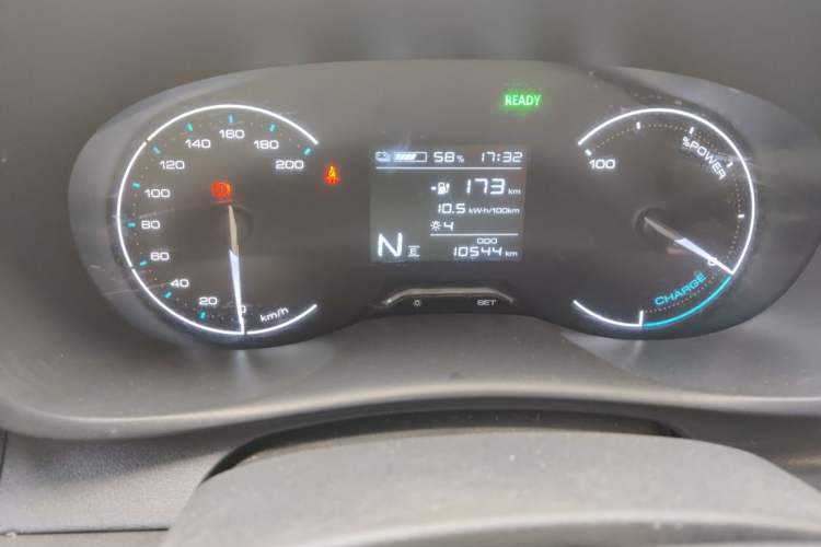 Used Wuling Hongguang New Energy 2024 All-Electric Model 300KM Standard Version Odometer Close Up