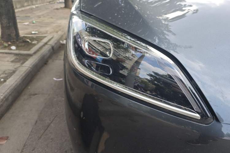 Used Wuling Hongguang New Energy 2024 All-Electric Model 300KM Standard Version Right Front Headlight