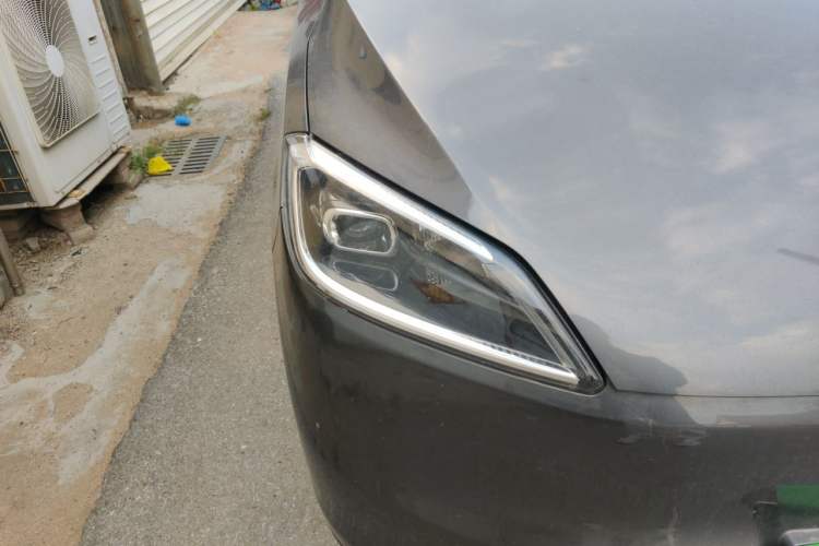 Used Wuling Hongguang New Energy 2024 All-Electric Model 300KM Standard Version Right Front Headlight