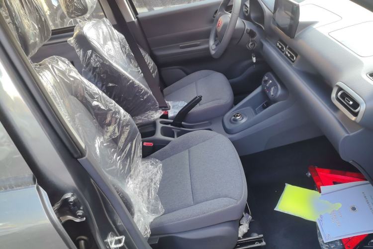 Used Wuling Hongguang New Energy 2024 All-Electric Model 300KM Standard Version Right Front Seat