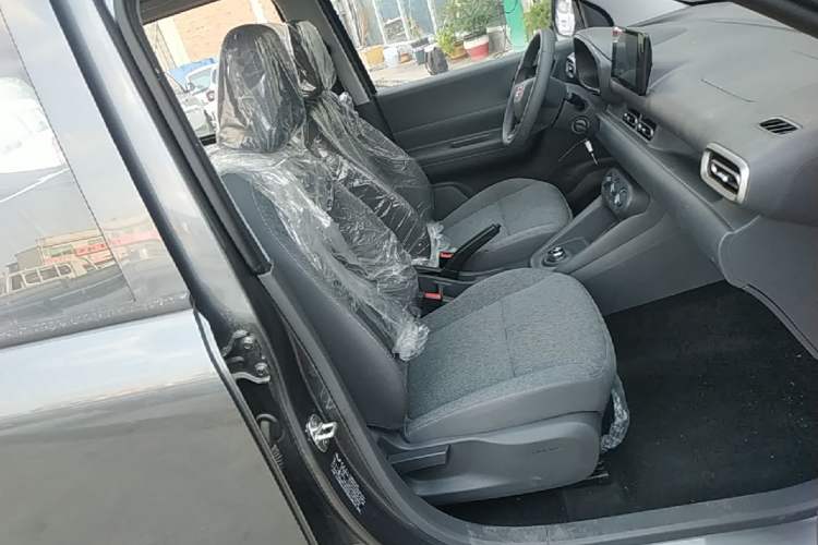 Used Wuling Hongguang New Energy 2024 All-Electric Model 300KM Standard Version Right Front Seat