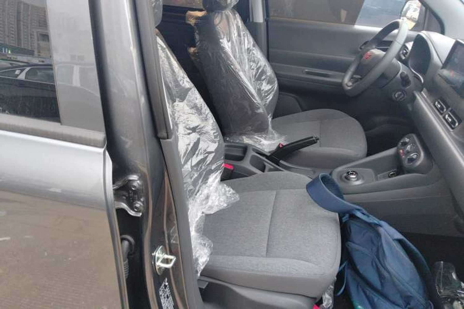Used Wuling Hongguang New Energy 2024 All-Electric Model 300KM Standard Version Right Front Seat