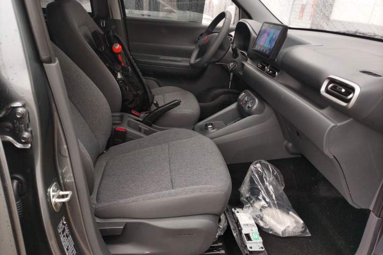 Used Wuling Hongguang New Energy 2024 All-Electric Model 300KM Practical Version Right Front Seat