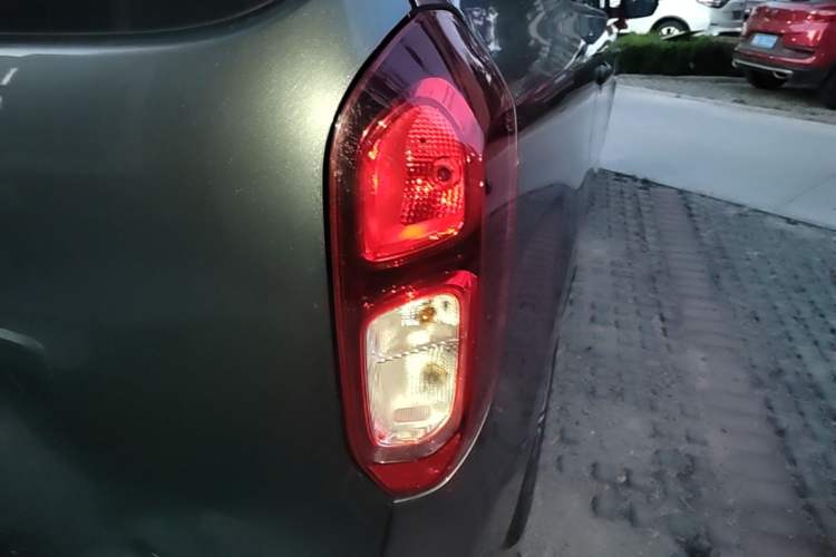 Used Wuling Hongguang New Energy 2024 All-Electric Model 300KM Standard Version Right Rear Taillight