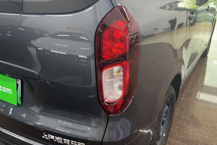 Used Wuling Hongguang New Energy 2024 All-Electric Model 300KM Standard Version Right Rear Taillight
