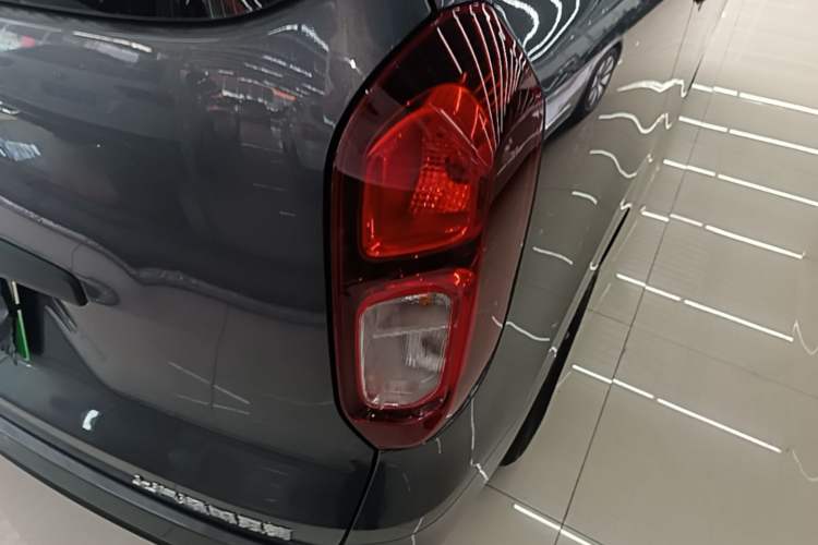 Used Wuling Hongguang New Energy 2024 All-Electric Model 300KM Practical Version Right Rear Taillight