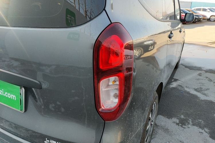 Used Wuling Hongguang New Energy 2024 All-Electric Model 300KM Standard Version Right Rear Taillight