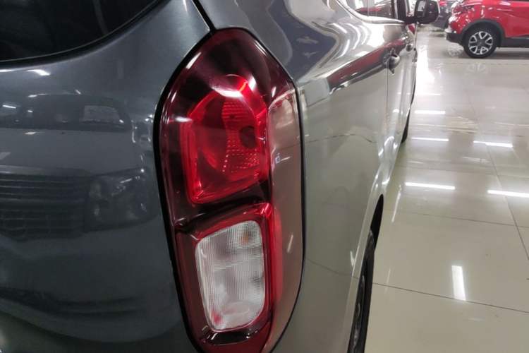 Used Wuling Hongguang New Energy 2024 All-Electric Model 300KM Standard Version Right Rear Taillight