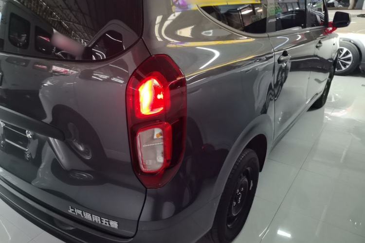 Used Wuling Hongguang New Energy 2024 All-Electric Model 300KM Standard Version Right Rear Taillight