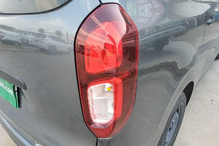 Used Wuling Hongguang New Energy 2024 All-Electric Model 300KM Standard Version Right Rear Taillight