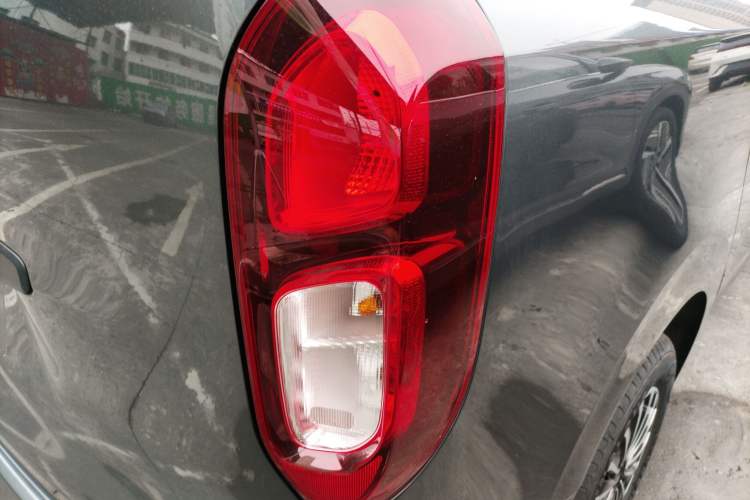 Used Wuling Hongguang New Energy 2024 All-Electric Model 300KM Standard Version Right Rear Taillight